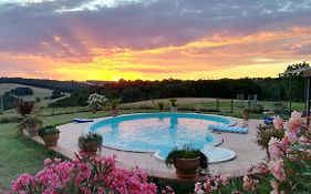 Les Hauts De Grazac, Chambres Et Tables D'Hotes